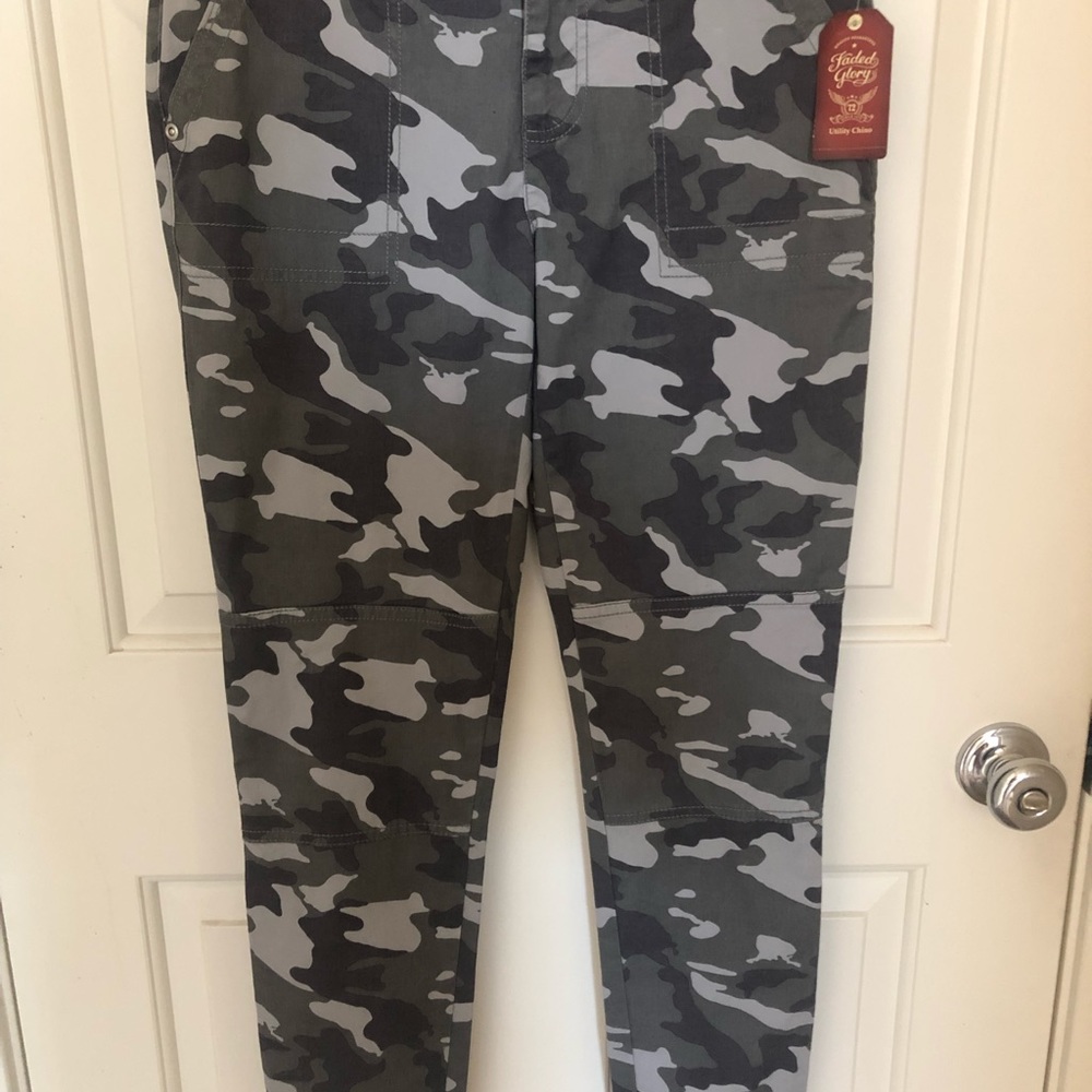 Women’s Camo Casual Utility Chino Ankle Pants